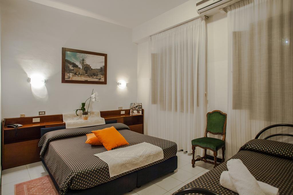 Hotel La Terrazza Cagliari Bilik gambar
