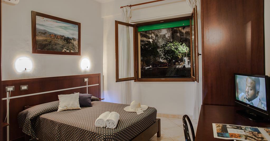 Hotel La Terrazza Cagliari Bilik gambar