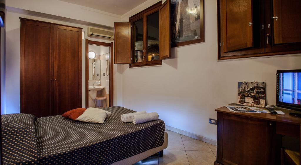 Hotel La Terrazza Cagliari Bilik gambar