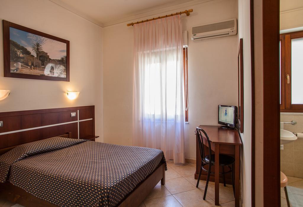 Hotel La Terrazza Cagliari Bilik gambar