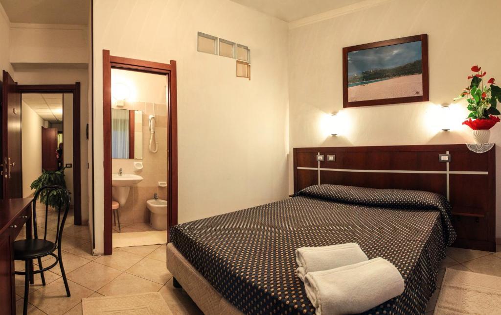 Hotel La Terrazza Cagliari Bilik gambar