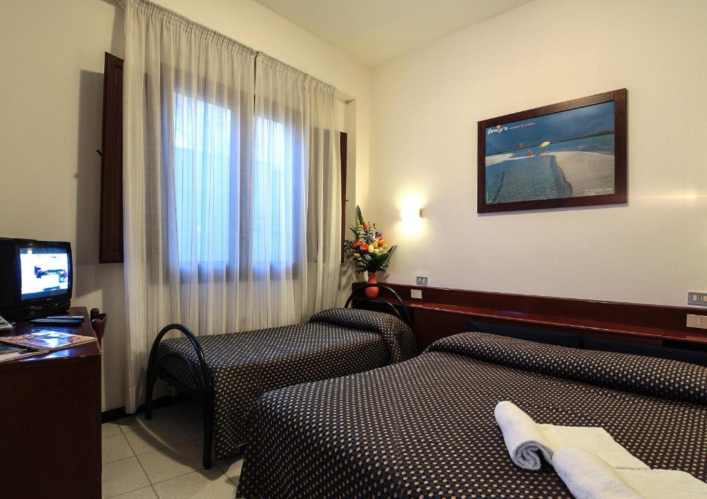 Hotel La Terrazza Cagliari Bilik gambar