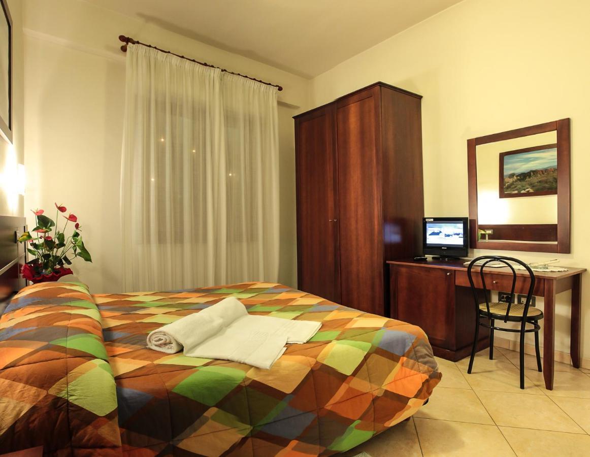 Hotel La Terrazza Cagliari Bilik gambar
