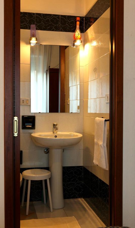 Hotel La Terrazza Cagliari Bilik gambar